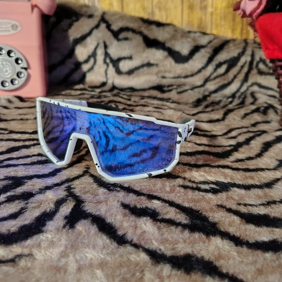 White and Blue Speckled Sunglasses - Picture 4 of 6